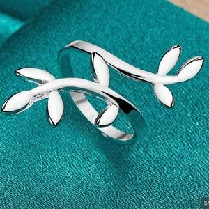 925  Plated Sterling Silver Leaf Ring. One size adjustable NWT